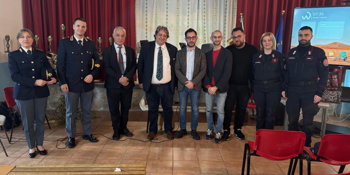 I simboli ebraici spiegati agli alunni. Interessante iniziativa all'Istituto Comprensivo di Fabrizia (VIDEO) 1 I simboli ebraici spiegati agli alunni. Interessante iniziativa all’Istituto Comprensivo di Fabrizia (VIDEO)