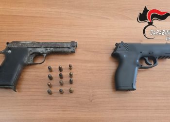 Dasà e Acquaro: perquisizioni domiciliari dei carabinieri, tre arresti per possesso illegale di arma da fuoco e munizioni