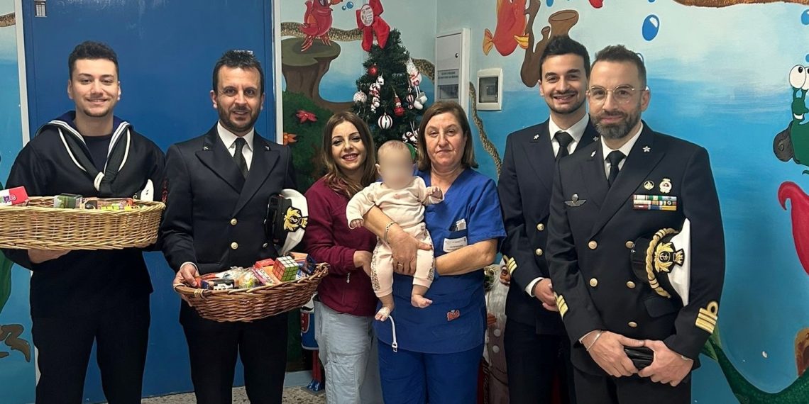 La Capitaneria di Porto regala un sorriso ai piccoli pazienti dell’ospedale di Vibo Valentia 1 La Capitaneria di Porto regala un sorriso ai piccoli pazienti dell’ospedale di Vibo Valentia