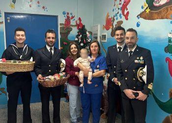 La Capitaneria di Porto regala un sorriso ai piccoli pazienti dell’ospedale di Vibo Valentia