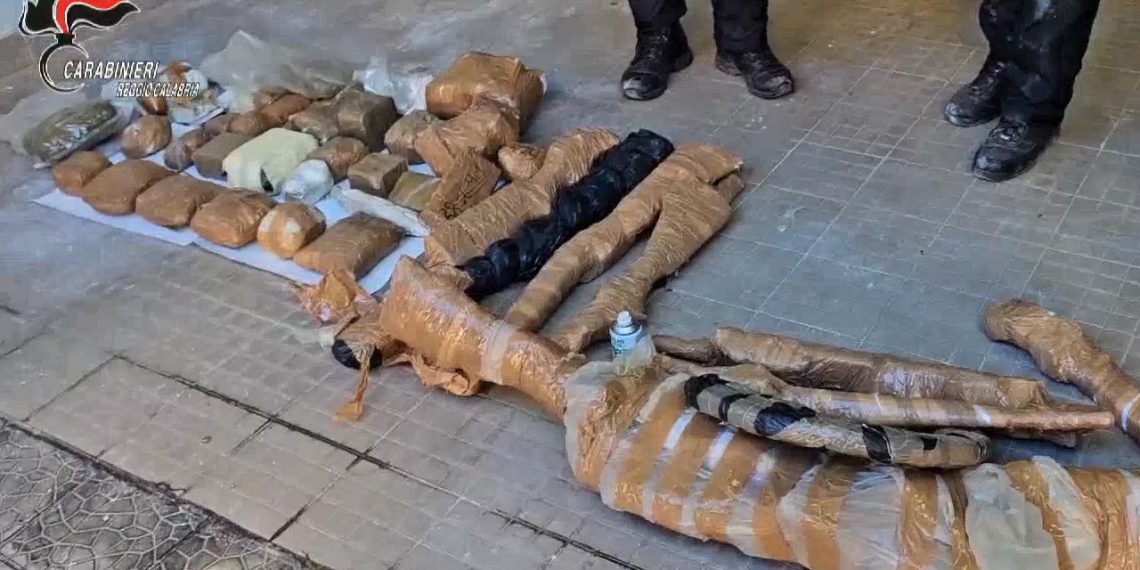 Trovato un arsenale in una palazzina del quartire di Arghillà 1 Trovato un arsenale in una palazzina del quartire di Arghillà