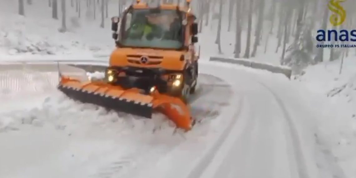La neve è caduta copiosa anche sulle montagne del Vibonese (VIDEO)