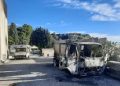 Ignoti hanno incendiato alcuni mezzi usati per la raccolta della spazzatura a Roccella Ionica