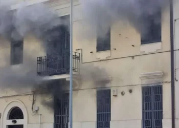 Incendio in una palazzina a Reggio Calabria