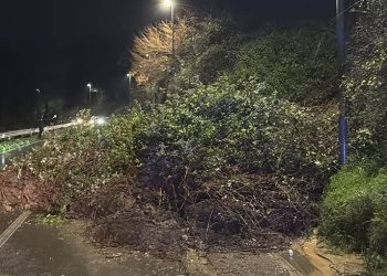 Frana si abbatte su un’auto nel comune di Jonadi