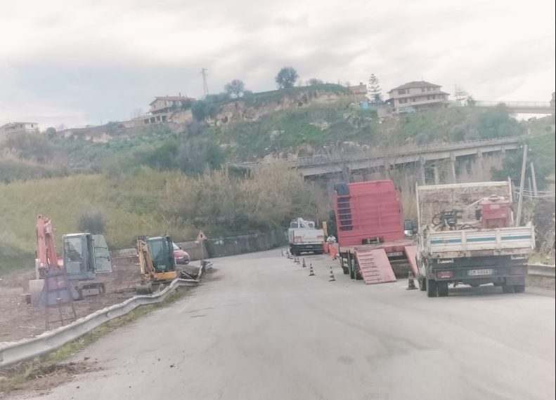 Sopralluogo del presidente della Provincia Corrado L’Andolina sulle strade delle Serre vibonesi 1 Strade provinciali che conducono a Briatico. Il presidente L’Andolina analizza la situazione di tutte le arterie