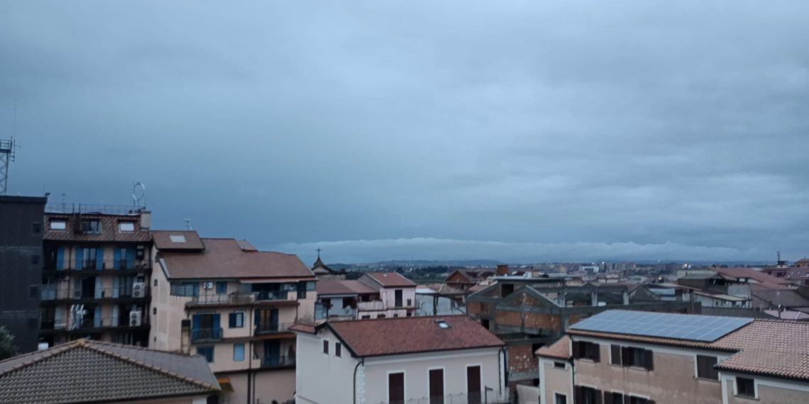 La Calabria nella morsa del maltempo. Temperature in picchiata, neve in Sila, pioggia ovunque e disagi