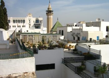 Tunisi, dai suk profumati ai resti archeologici, tra le sue rovine piene di mistero e gli affascinanti villaggi costieri