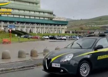 Ispezioni Asp pilotate nei laboratori dell’Università di Catanzaro, 11 arresti (VIDEO) 5 Ispezioni Asp pilotate nei laboratori dell’Università di Catanzaro, 11 arresti (VIDEO)