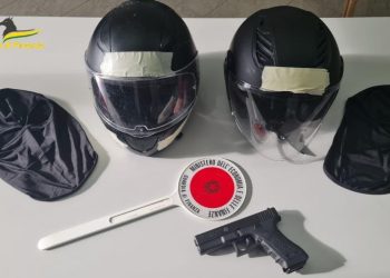 Un finanziere fuori servizio sventa una rapina in una tabaccheria