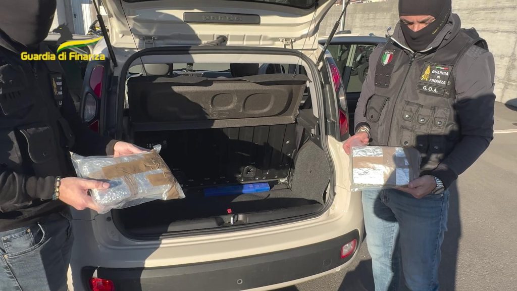 Arrestato a Catania un reggino che trasportava droga 2 11022025 100513 foto1