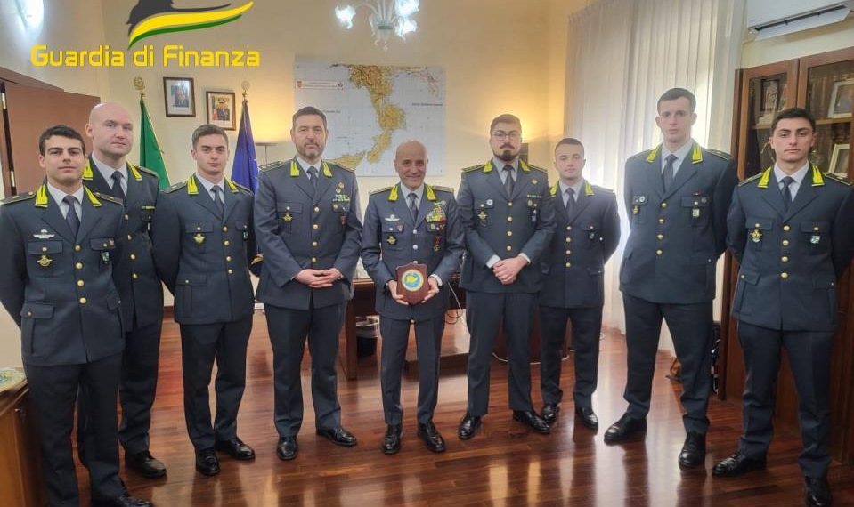 La Nave Scuola della Guardia di Finanza “Mazzei” ha fatto tappa nel porto di Vibo Marina 1 La Nave Scuola della Guardia di Finanza “Mazzei” ha fatto tappa nel porto di Vibo Marina