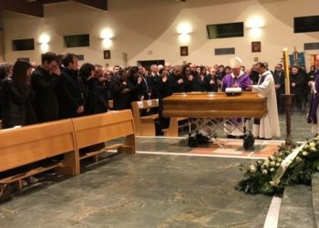 Cosenza, una folla commossa di amici e conoscenti ha portato l’ultimo saluto a Francesco Occhiuto