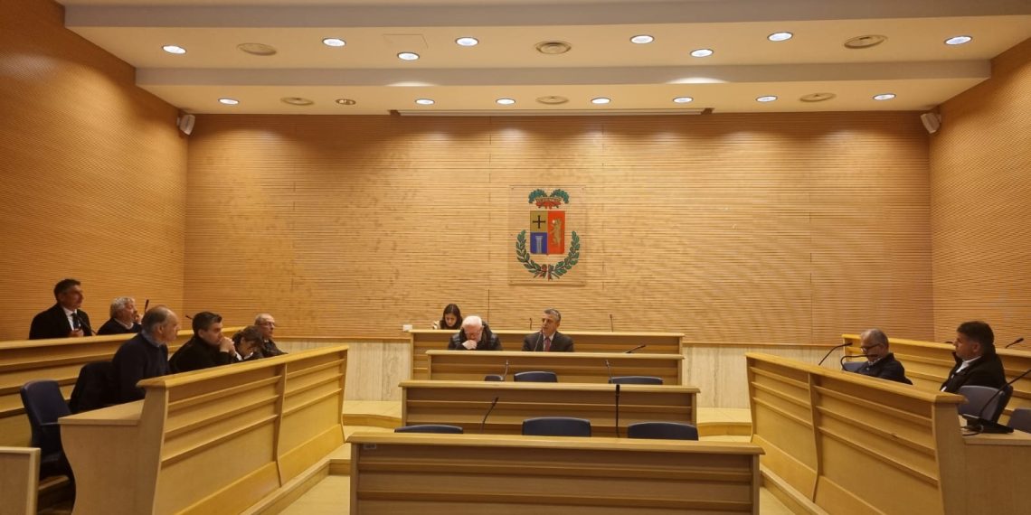 Crisi alla Provincia di Vibo Valentia, Indipendenza sferra un duro attacco a Forza Italia: "Prima li fa e poi li distrugge" 1 Provincia di Vibo Valentia, il Consiglio approva all’unanimità l’adozione dello schema triennale dei lavori pubblici