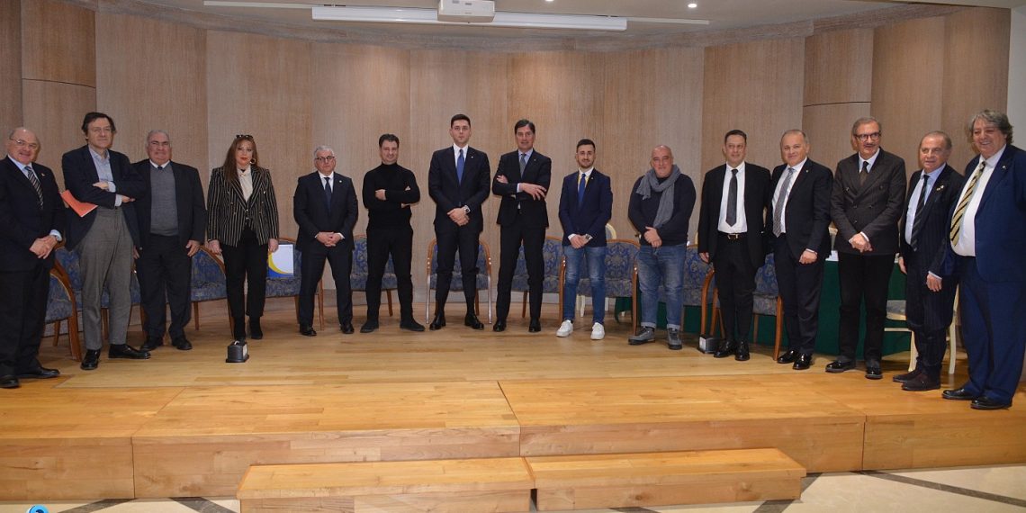 La "Vibo che ci piace" oggi sul Corriere della Sera: Il «Patto» di Vibo Valentia modello da seguire per il rilancio di tutto il Sud 1 “Insieme si può”, la proposta del Lions Club di Vibo Valentia conquista sostegno e consensi (VIDEO)