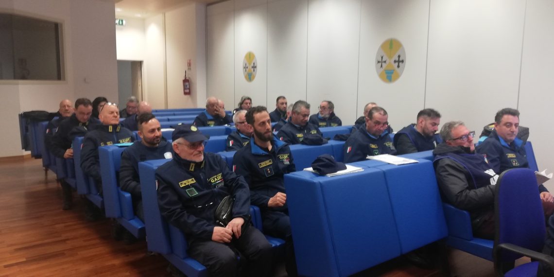 La Guardie Ambientali promosse al ruolo di Guardie Ecologiche Volontarie (GEV) 1 La Guardie Ambientali promosse al ruolo di Guardie Ecologiche Volontarie (GEV)