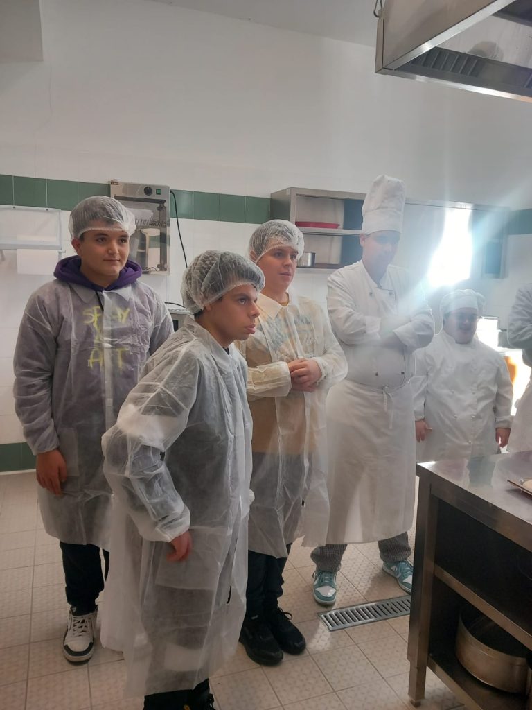 All'Alberghiero di Vibo Valentia il "progetto coltiviamo e nutriamo l'inclusione" 7 WhatsApp Image 2025 02 04 at 21.02.39