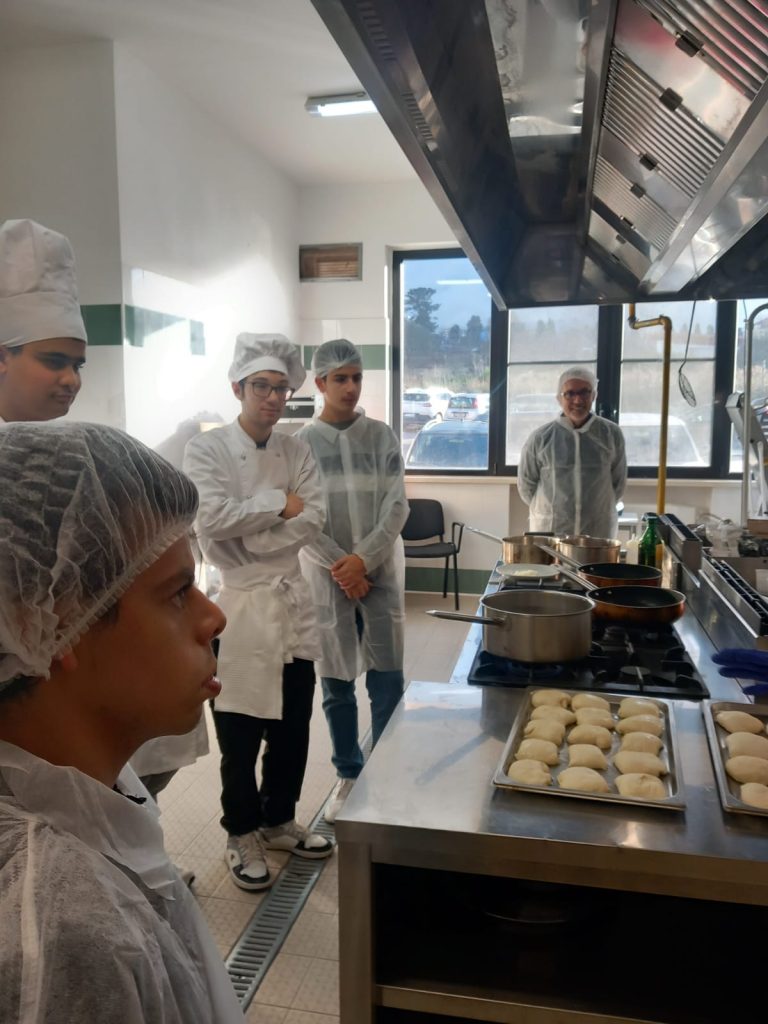 All'Alberghiero di Vibo Valentia il "progetto coltiviamo e nutriamo l'inclusione" 6 WhatsApp Image 2025 02 04 at 21.02.40 1