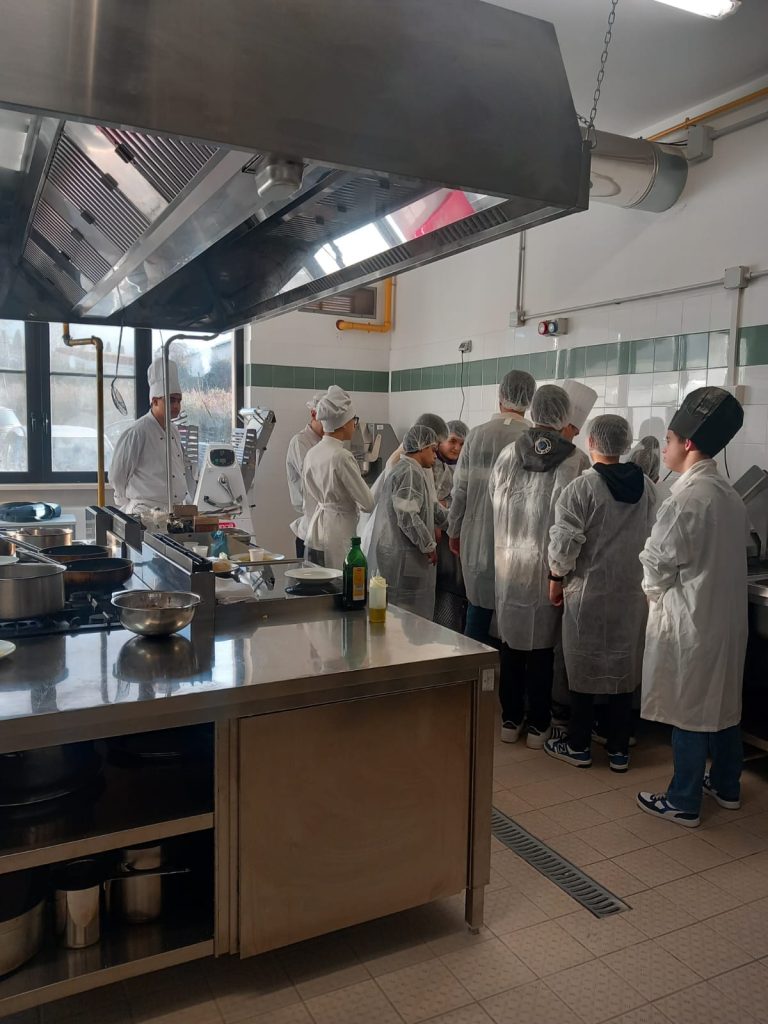 All'Alberghiero di Vibo Valentia il "progetto coltiviamo e nutriamo l'inclusione" 10 WhatsApp Image 2025 02 04 at 21.02.53