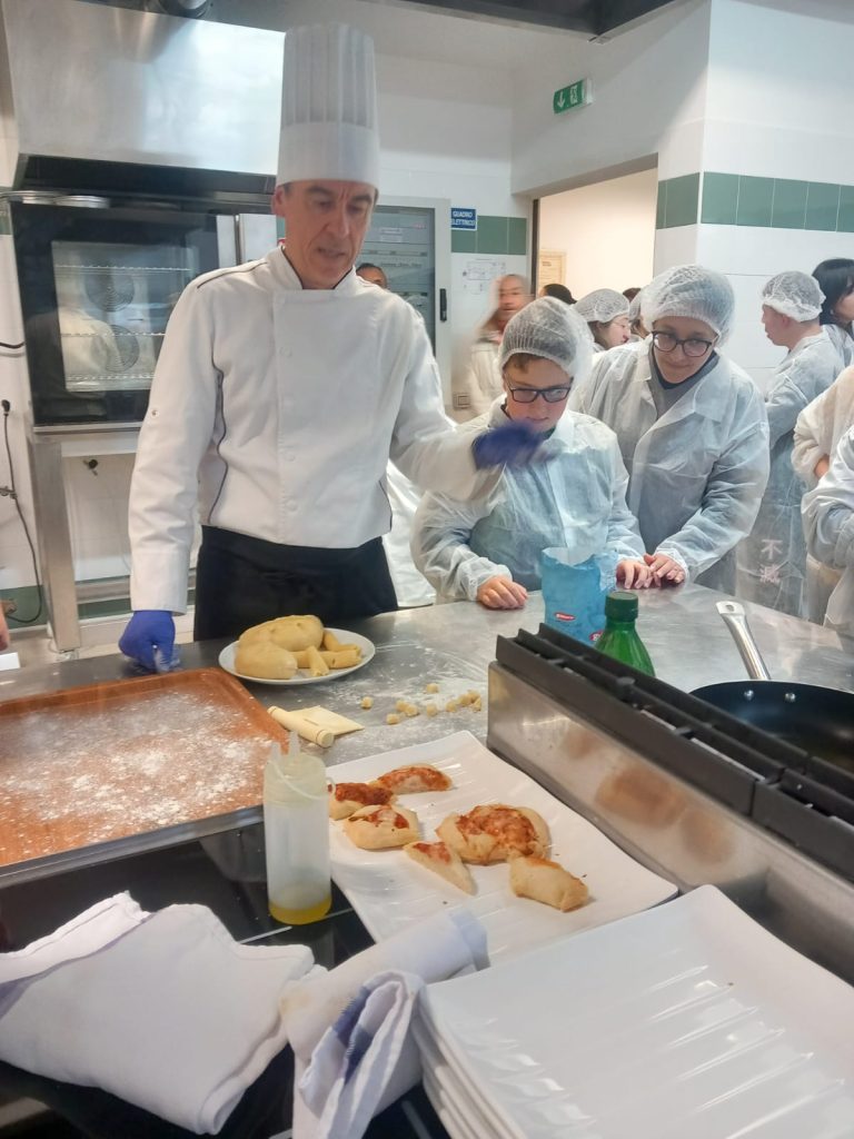 All'Alberghiero di Vibo Valentia il "progetto coltiviamo e nutriamo l'inclusione" 5 WhatsApp Image 2025 02 04 at 21.03.00