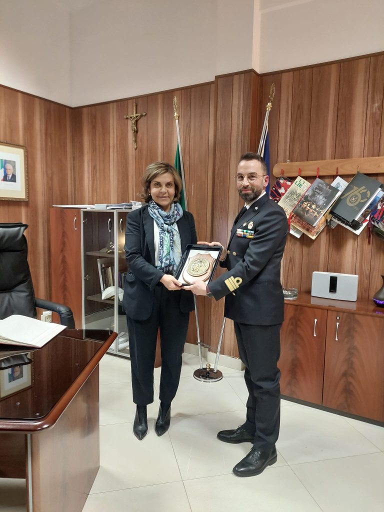 Il Prefetto Anna Aurora Colosimo in visita istituzionale alla Capitaneria di Porto di Vibo Valentia 4 WhatsApp Image 2025 02 10 at 20.15.32