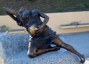 Alla “Festa delle Radici” a Sellia Marina la scopertura della statua di Giuditta Levato opera di Luigi Verrino