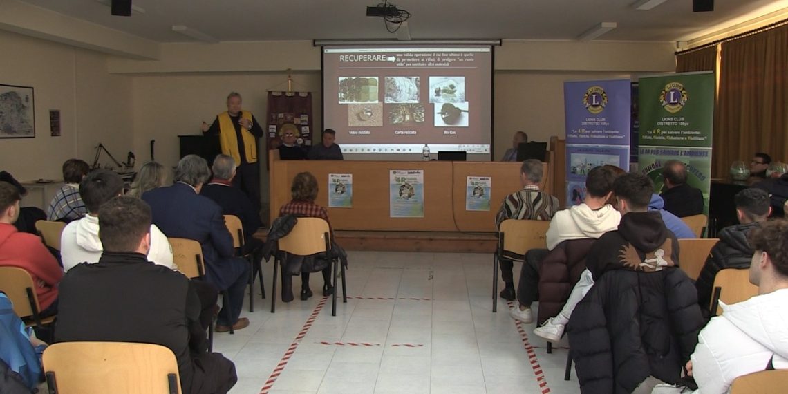 I Lions spiegano l'importanza delle 4R per la sostenibilità ambientale, praticata e non solo predicata (VIDEO) 1 I Lions spiegano l’importanza delle 4R per la sostenibilità ambientale, praticata e non solo predicata (VIDEO)