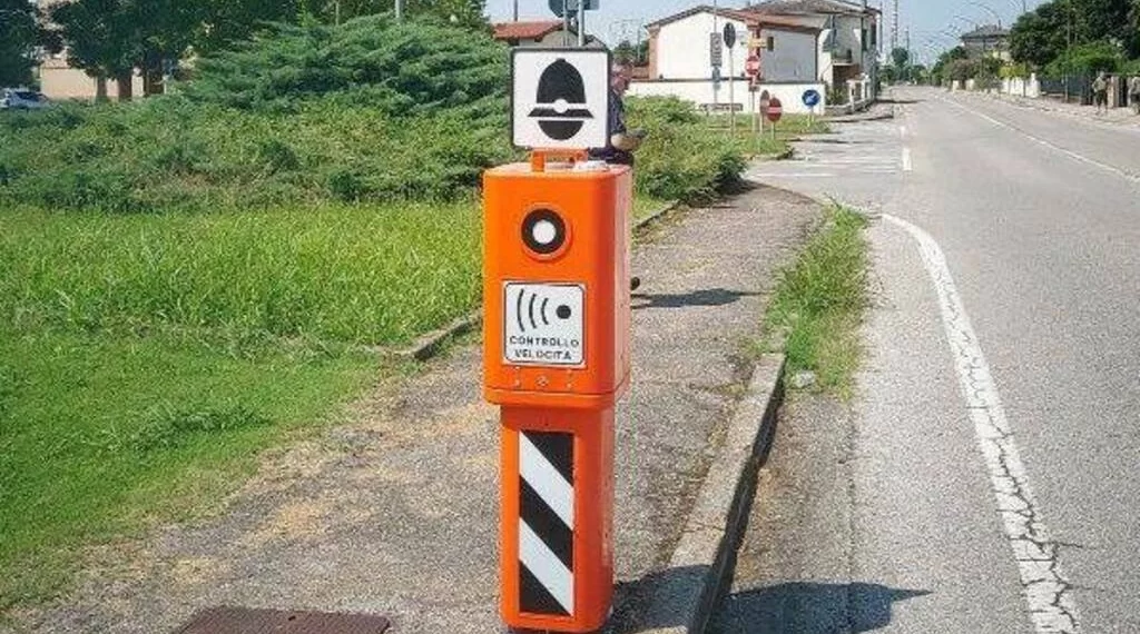 La Procura di Cosenza ha ordinato la disattivazione di numerosi autovelox installati in diverse città italiane 1 La Procura di Cosenza ha ordinato la disattivazione di numerosi autovelox installati in diverse città italiane