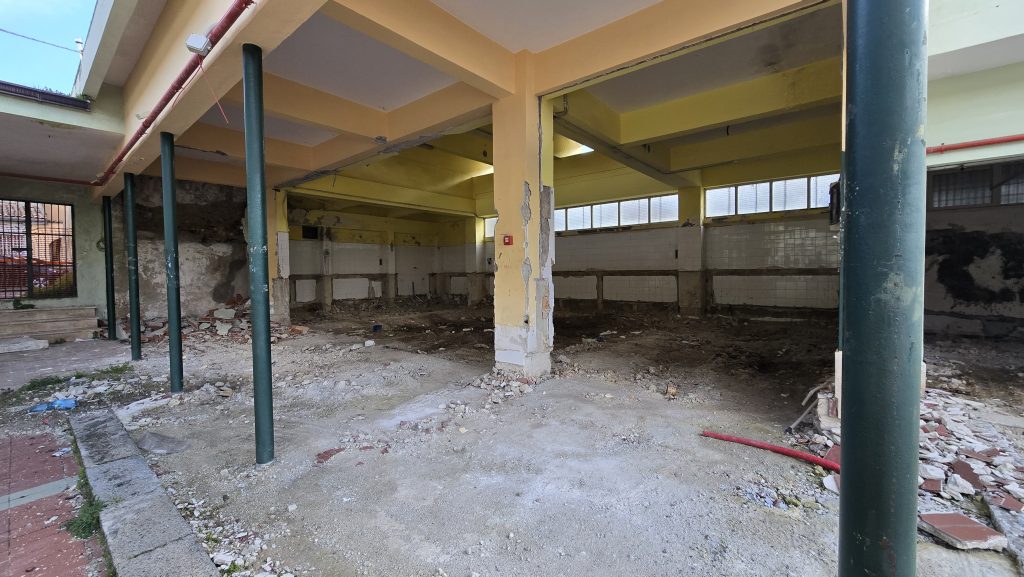 Mercato delle Clarisse, sopralluogo dell’amministrazione. Ripresi i lavori di ristrutturazione e messa in sicurezza 4 cantiere mercato delle clarisse incontro con dl e ditta 2