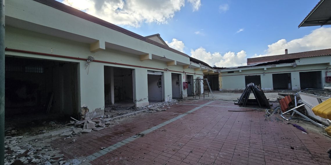 Mercato delle Clarisse, sopralluogo dell’amministrazione. Ripresi i lavori di ristrutturazione e messa in sicurezza 1 Mercato delle Clarisse, sopralluogo dell’amministrazione. Ripresi i lavori di ristrutturazione e messa in sicurezza