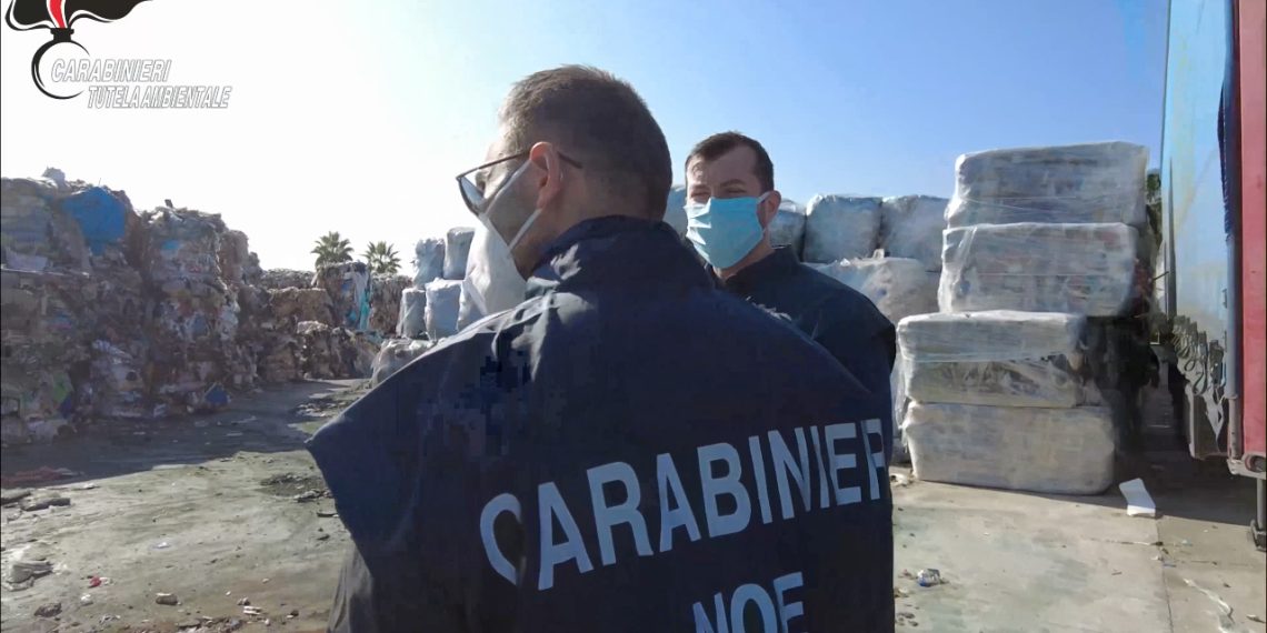 Operazione dei NOE, i rifiuti industriali arrivavano anche in Calabria (VIDEO) 1 Operazione dei NOE, i rifiuti industriali arrivavano anche in Calabria (VIDEO)