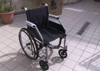 Donate due sedie a rotelle alla Casa di Carità di Vibo Valentia (VIDEO)