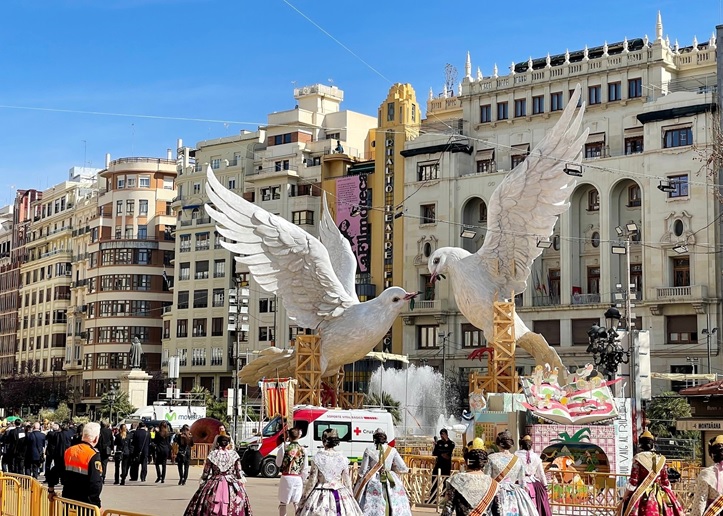 Fallas de Valencia, una festa divertente e spettacolare che si svolge a marzo! 4 fallas 4