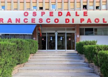 Si presenta in ospedale a Paola e pretende di fare una TAC senza prenotazione