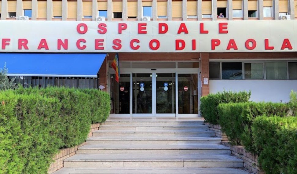 Si presenta in ospedale a Paola e pretende di fare una TAC senza prenotazione