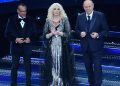 Sanremo 2025 primo round, la Restaurazione Contiana è un trionfo di poesia, emozioni intime, valori familiari