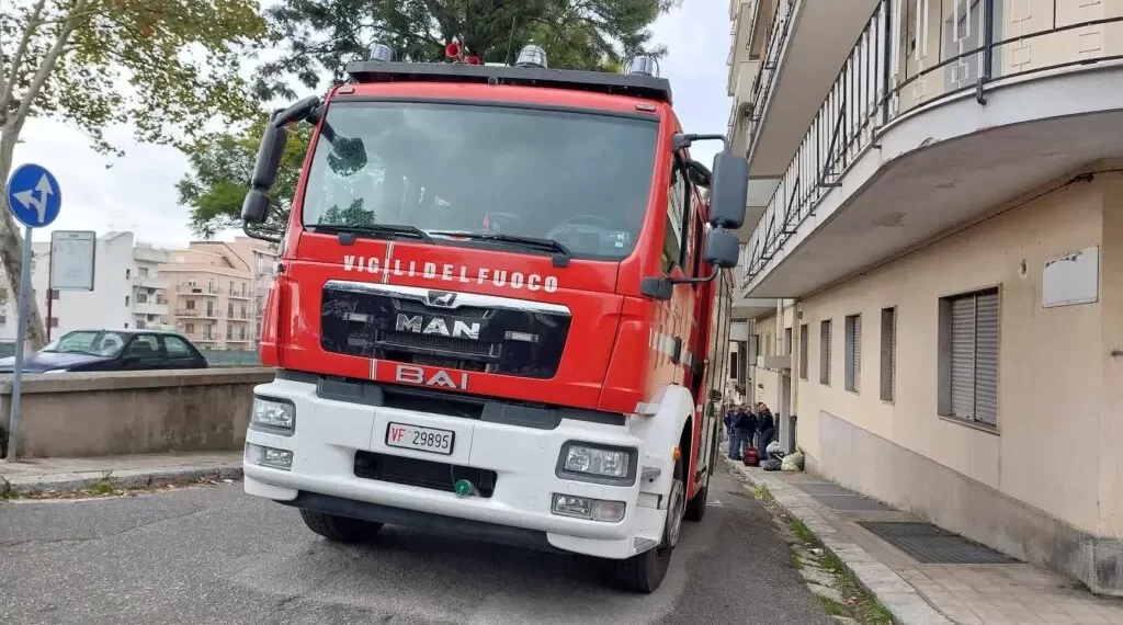 Crolla un appartamento a Trebisacce, feriti due bambini 1 Incendiate le auto di due componenti della Rsu dell’Hitachi