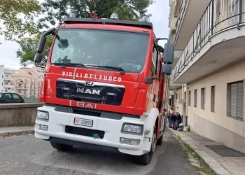 Incendiate le auto di due componenti della Rsu dell’Hitachi