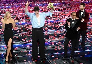 Sanremo 2025, la Restaurazione Contiana si è compiuta: vince il giovane Olly e la vecchia melodia all’italiana