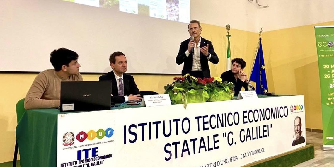Al Festival dell'Economia all'ITE di Vibo Valentia si è parlato di Turismo Green (VIDEO) 1 Al Festival dell’Economia all’ITE di Vibo Valentia si è parlato di Turismo Green (VIDEO)