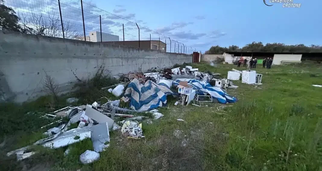 Scoperte due discariche abusive in provincia di Crotone