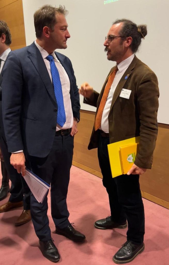 I giovani di Coldiretti mandano un messaggio chiaro all'Europa: fondi Pac solo ai veri agricoltori 3 Il Commissario Hansen e Parisi a Bruxelles