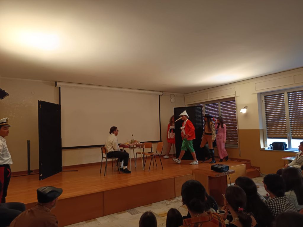 Carnevale Culturale Anni Settanta grazie agli alunni dell'Istituto comprensivo di Cropani 4 WhatsApp Image 2025 03 03 at 20.18.39 1