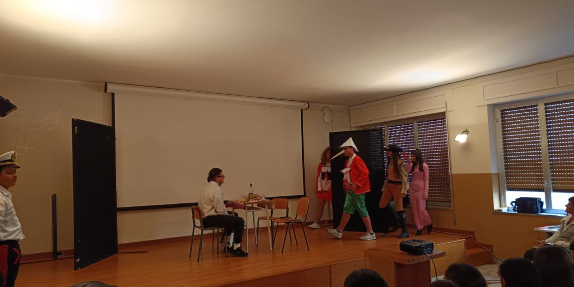 Carnevale Culturale Anni Settanta grazie agli alunni dell'Istituto comprensivo di Cropani 1 Carnevale Culturale Anni Settanta grazie agli alunni dell’Istituto comprensivo di Cropani