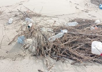 Spiagge come discariche, nuoteremo fra plastica e polistirolo