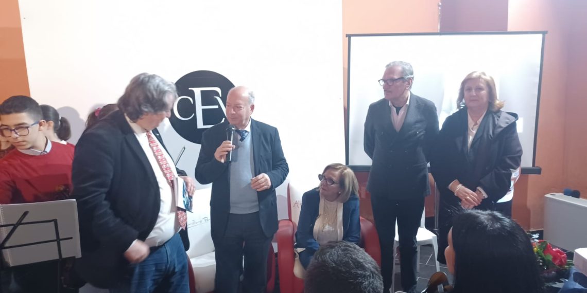 Il Principe Alato. Presentato nelle Sale CEV di Palazzo Gagliardi il libro dedicato a Giuseppe Nusdeo (VIDEO) 1 Il Principe Alato. Presentato nelle Sale CEV di Palazzo Gagliardi il libro dedicato a Giuseppe Nusdeo (VIDEO)