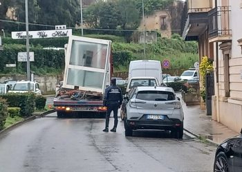 Caos lungo le strade di Vibo Valentia, stamattina autoarticolato blocca viale De Gasperi