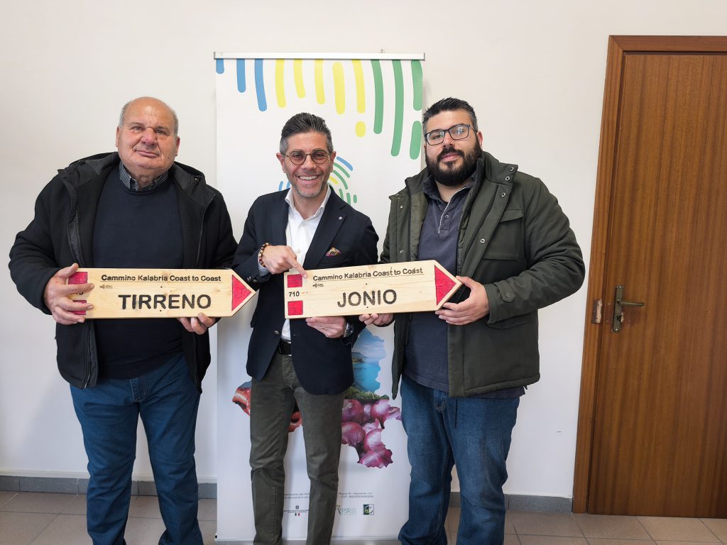Quando il cammino diventa cultura: il Gal Terre Vibonesi offre una nuova segnaletica per Kalabria Coast to Coast 4 WhatsApp Image 2025 03 31 at 14.05.26