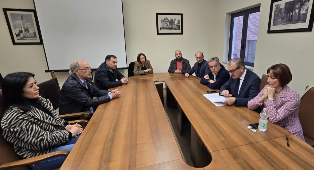 L’Ambito sociale di Vibo Valentia potrà contare presto su 11 nuovi professionisti 3 conferenza stampa ambito vibo nuove assunzioni 1