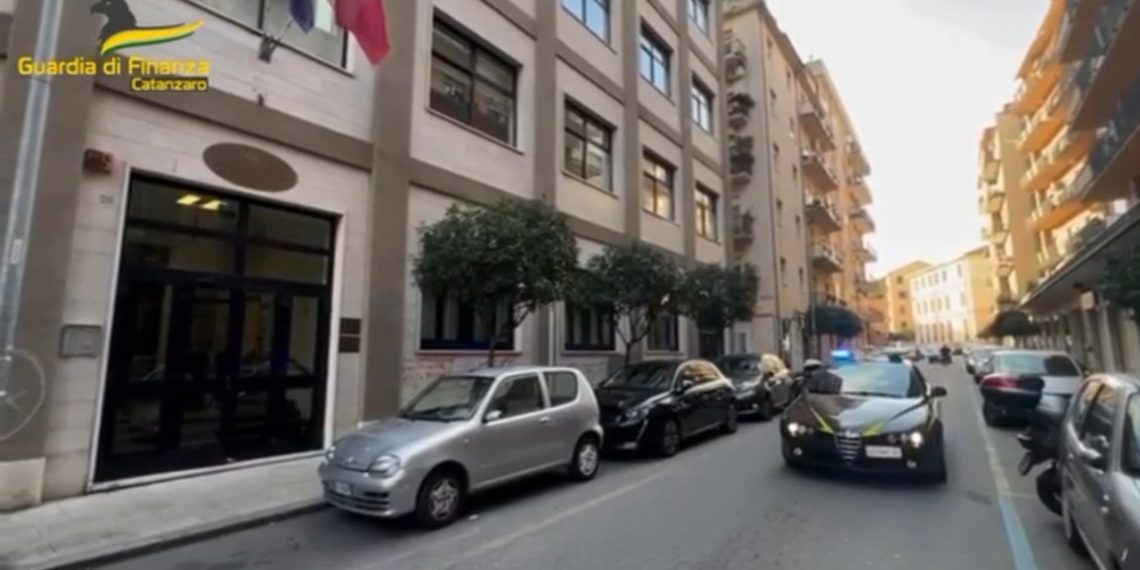 Contestata a tre imprenditori l’indebita percezione di finanziamenti pubblici in danno dell’Unione Europea (VIDEO) 1 Contestata a tre imprenditori l’indebita percezione di finanziamenti pubblici in danno dell’Unione Europea (VIDEO)